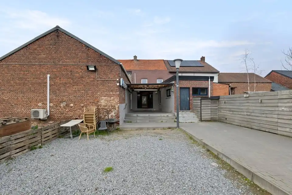 HANDELSHUIS MET PARKING OP EEN TOPLOCATIE IN LINTER foto 27