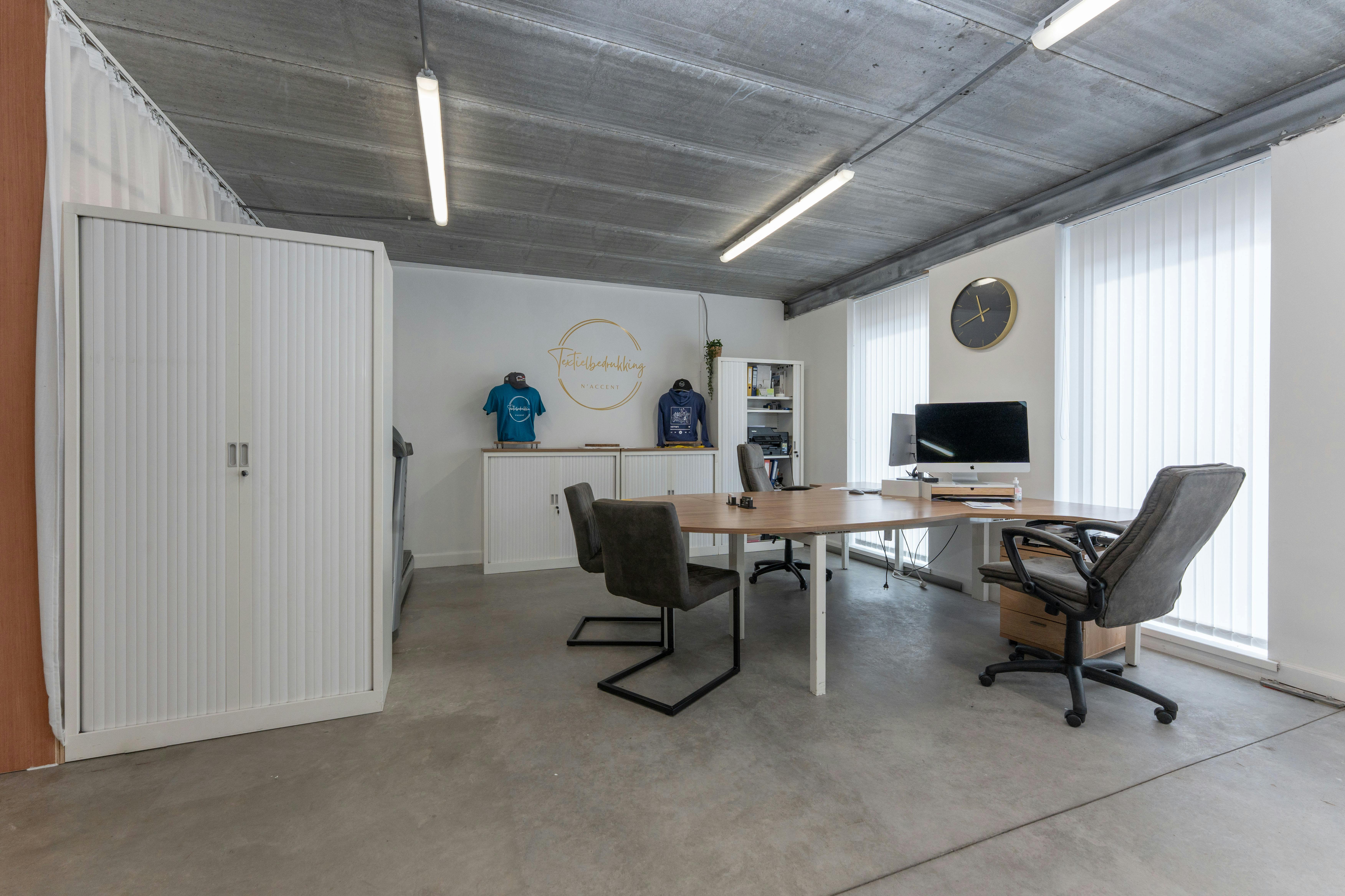 Moderne villa met zwembad en atelier te koop in Evergem foto 24