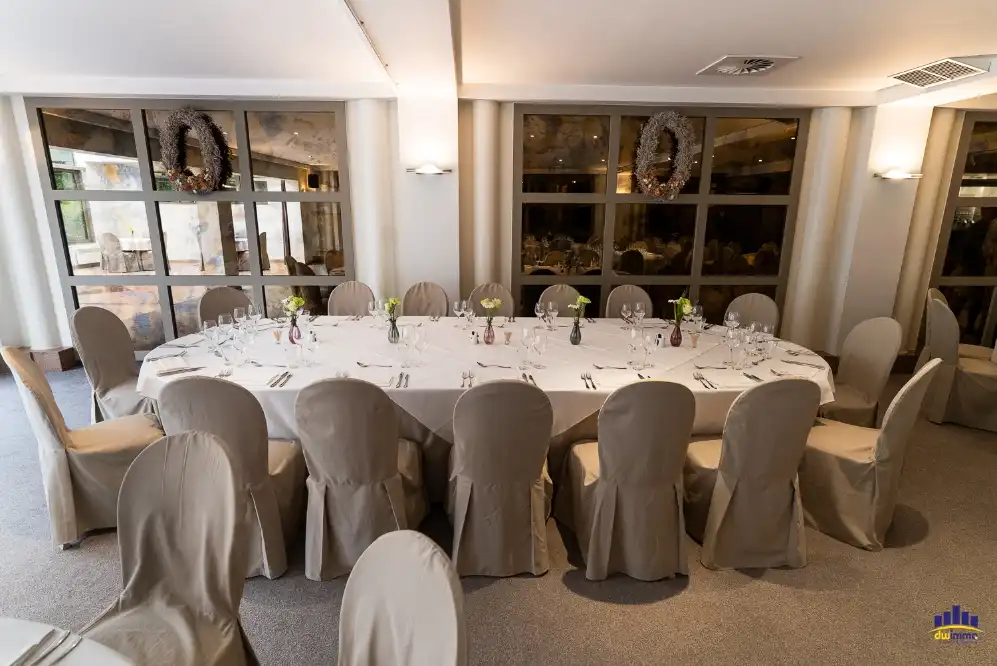 Te Koop: Unieke Feestzaal in Waregem – Instapklaar en Uitstekend Gelegen foto 8