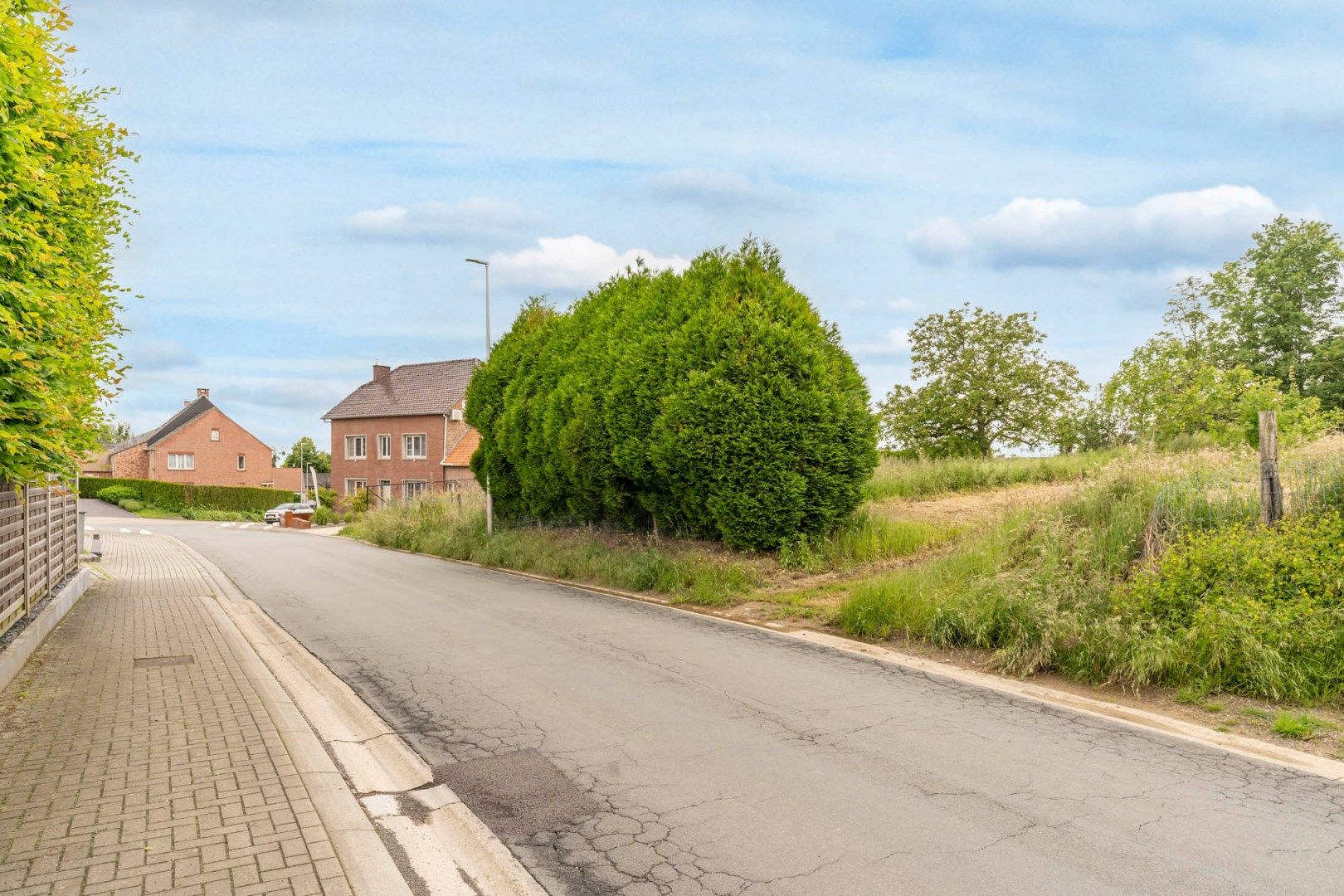 Gunstig gelegen perceel bouwgrond voor halfopen bebouwing op 7a 58ca, vlakbij het centrum van Hoeselt  foto 8