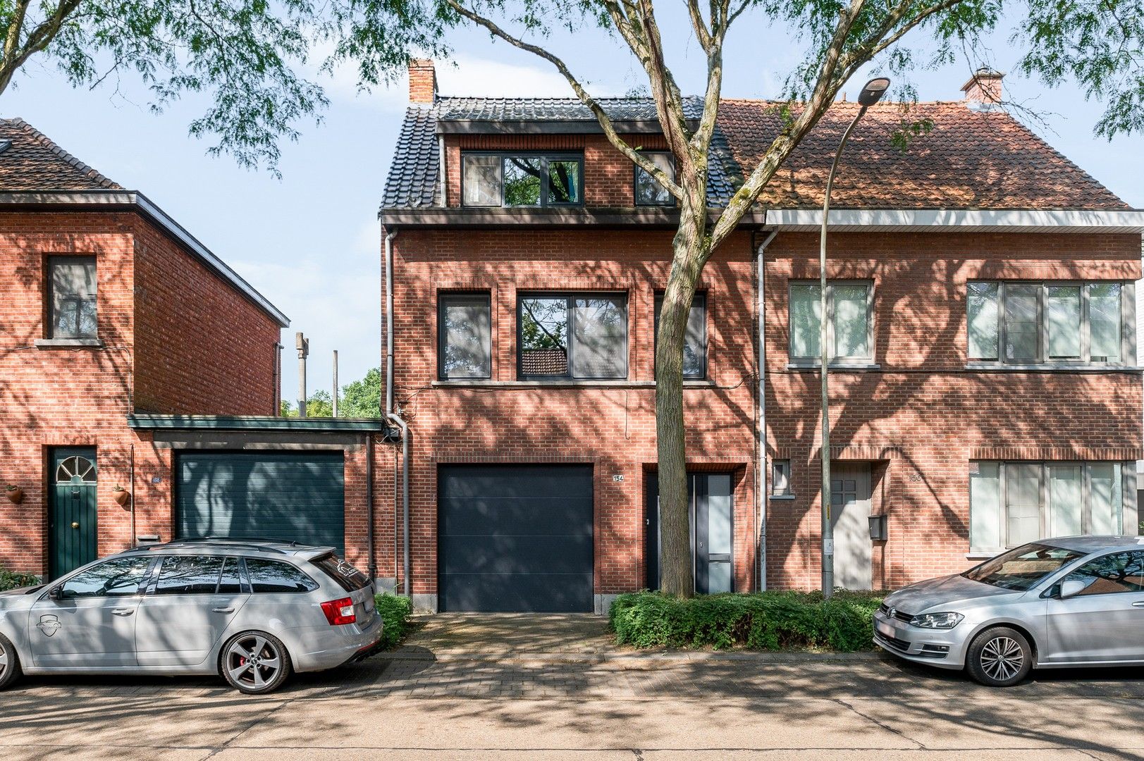 Gerenoveerde woning met 4 slpk, ruime tuin in rustige buurt foto {{pictureIndex}}