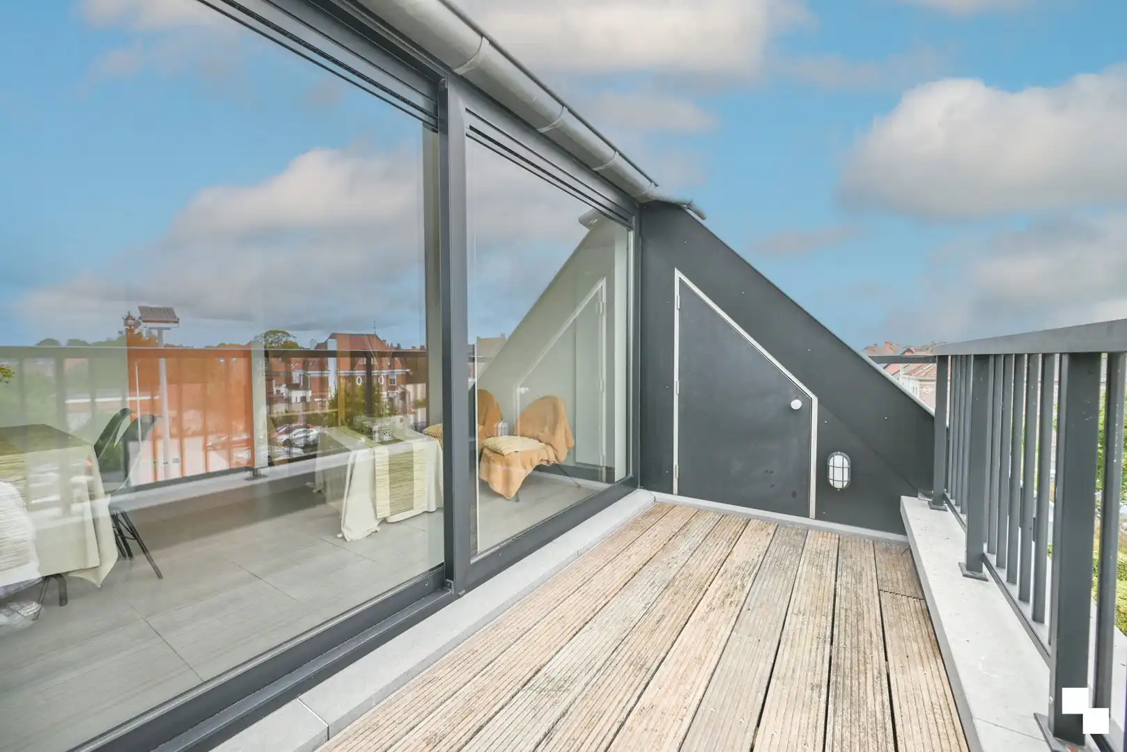 Duplex appartement met garage en twee staanplaatsen nabij centrum Izegem foto 13
