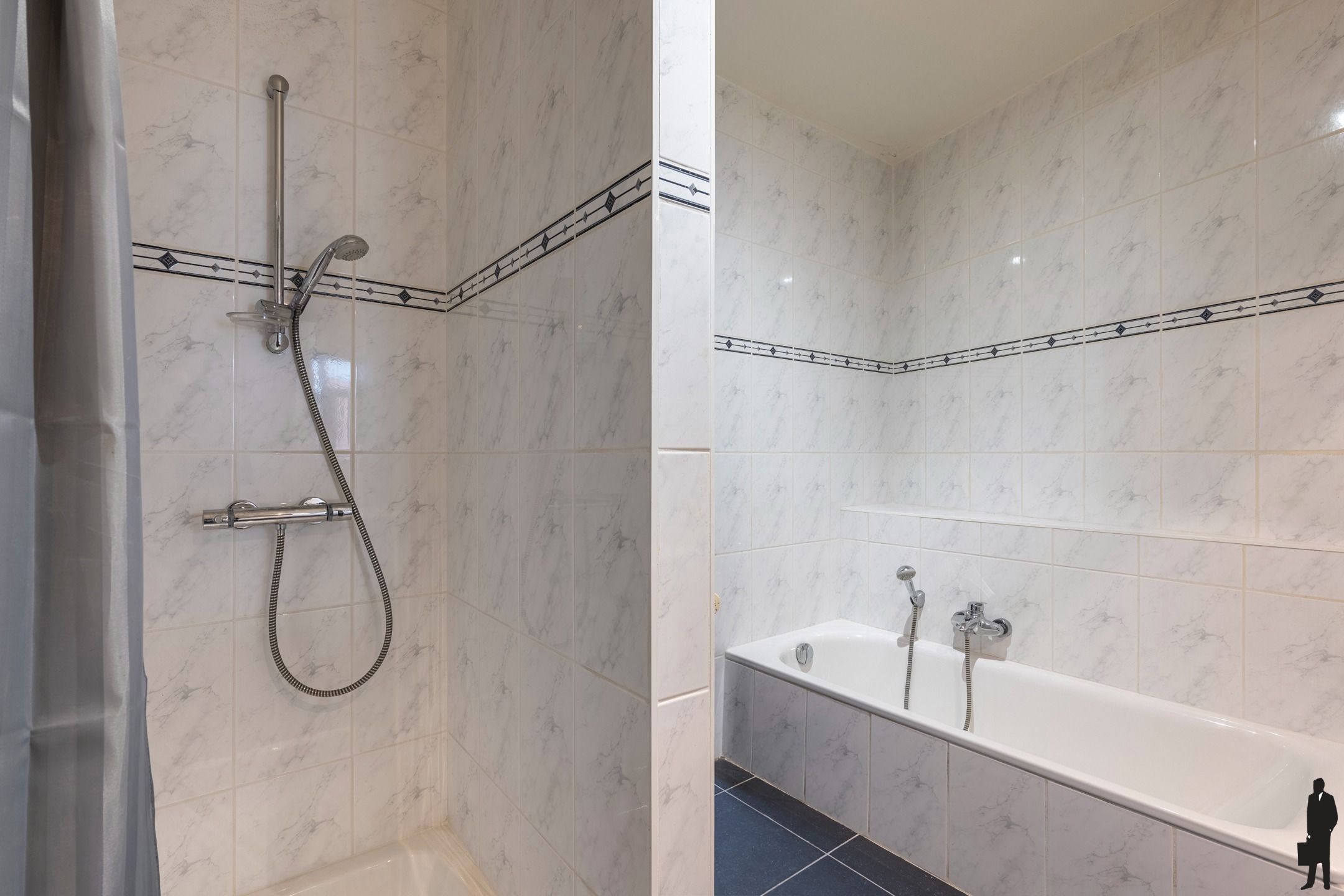 Welgelegen ruim GLVL app met 2 slpks, 2 badks, garage & tuin foto 11