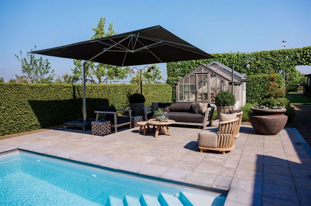 Landelijke villawoning met multifunctioneel aangrenzend gebouw foto 3