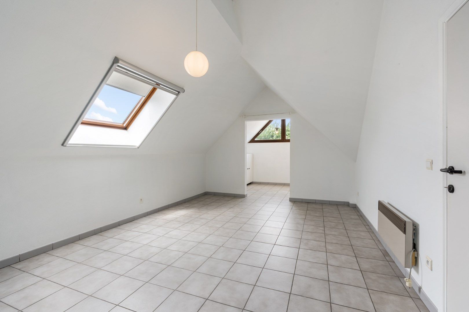 Comfortabel gebouw, onderverdeeld in een gelijkvloers appartement en een woning (210 + 210A), op een perceel van 9a60 met diverse mogelijkheden (kangoeroewoning foto 30