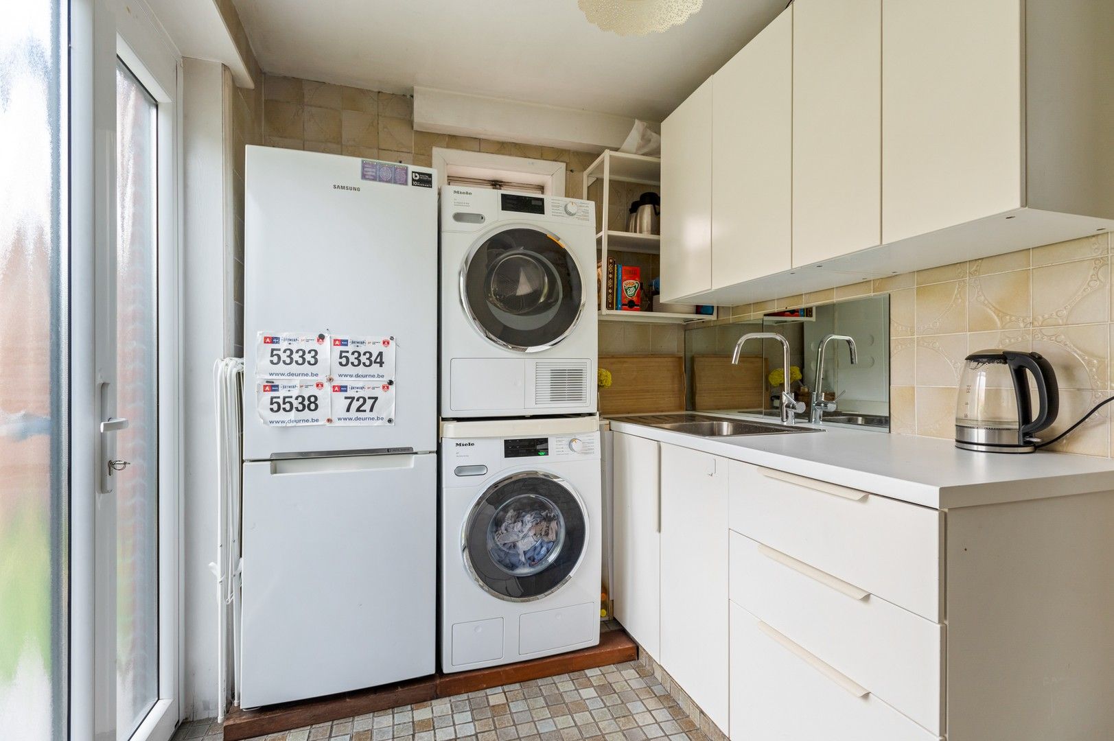 Ruime bel-étage met 4 slaapkamers en gezellige tuin foto 3
