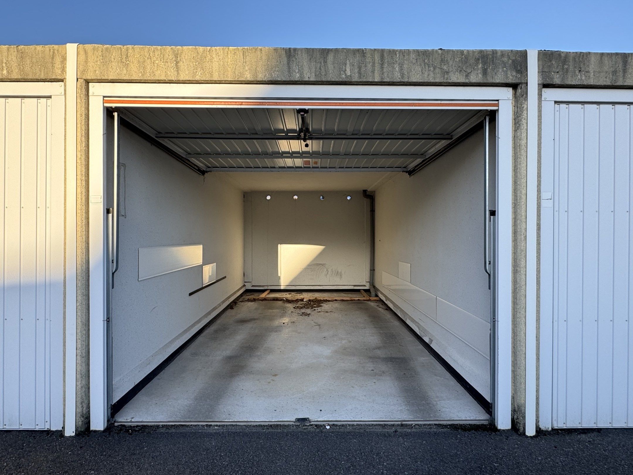 Gesloten garagebox op een centrale ligging te Heist-aan-Zee foto 3