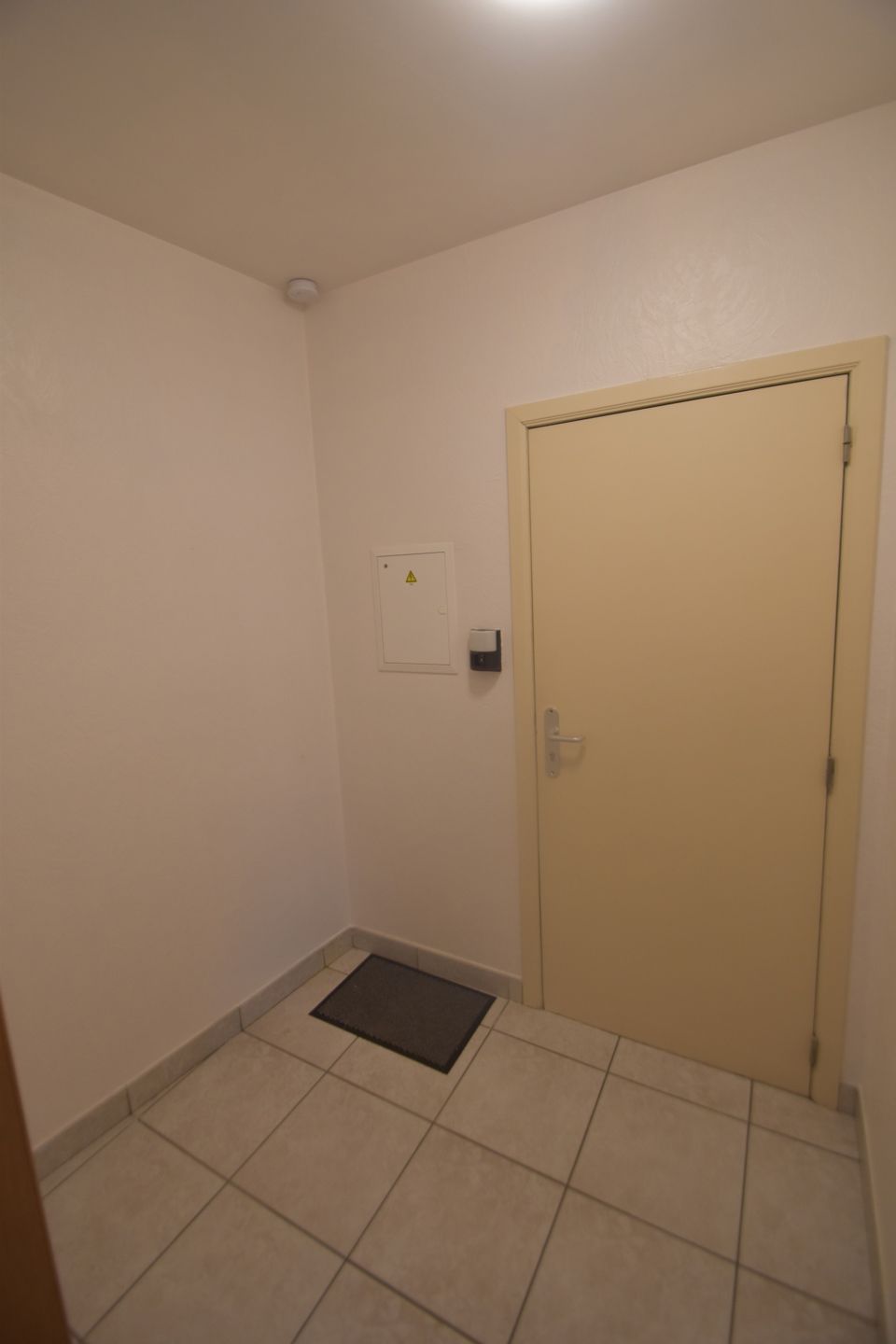 Nabij het station van D'monde gel., gelijkvl. 3 slpk-app. met 2 badk. en gar.  foto 28