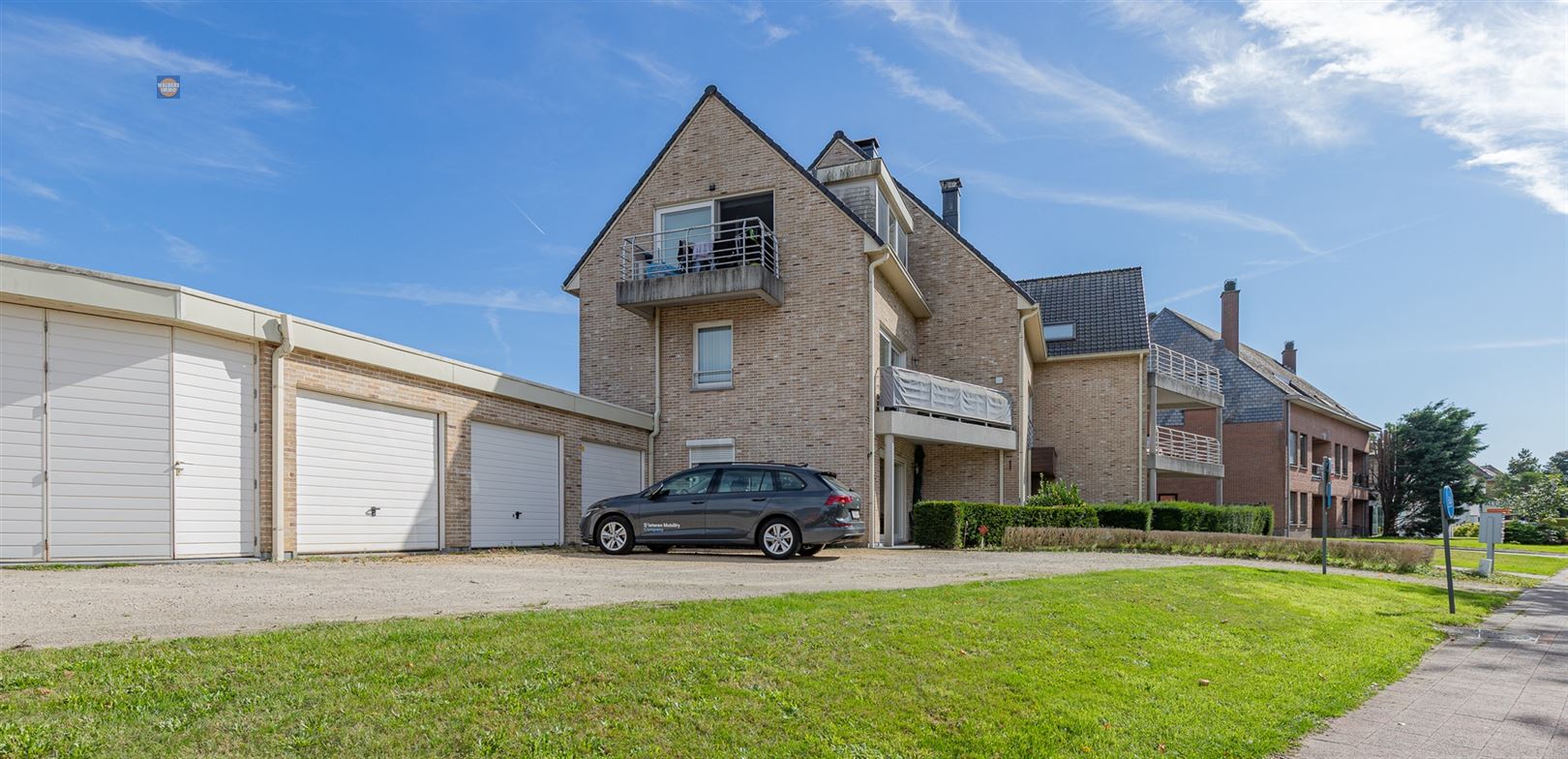 Comfortabel instapklaar appartement met terras en garagebox foto 2