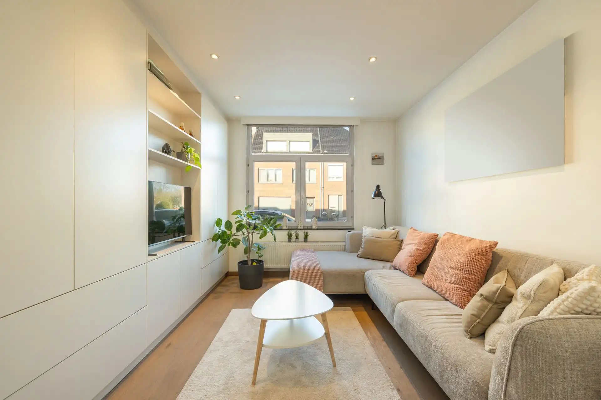 Instapklare eengezinswoning in de gegeerde Koornbloemwijk! foto 8