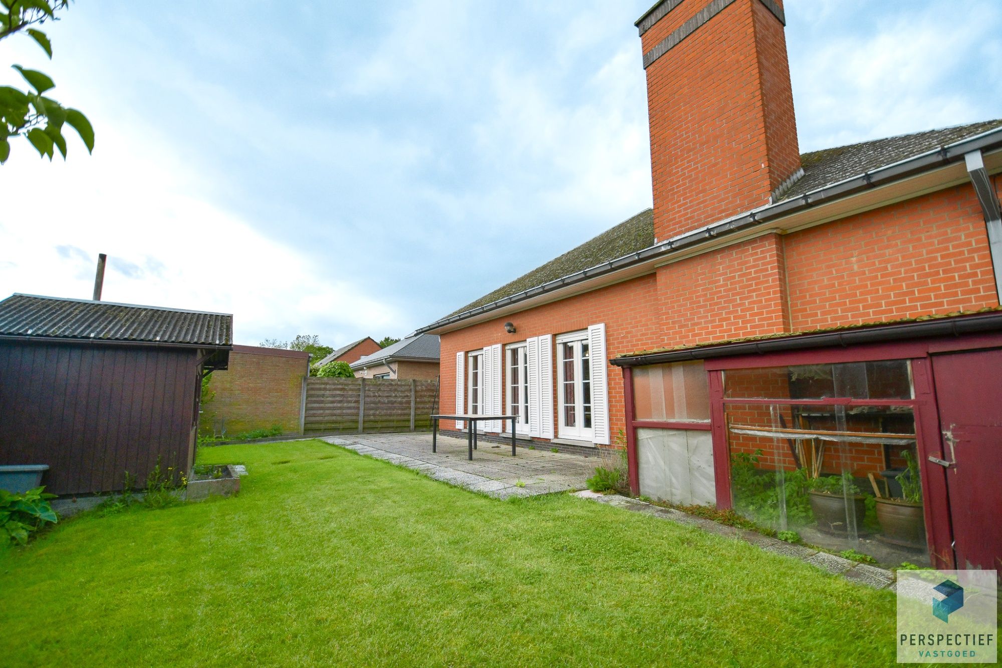 VRIJSTAANDE charmante woning met 2 GARAGES en ZONNIGE tuin foto 20