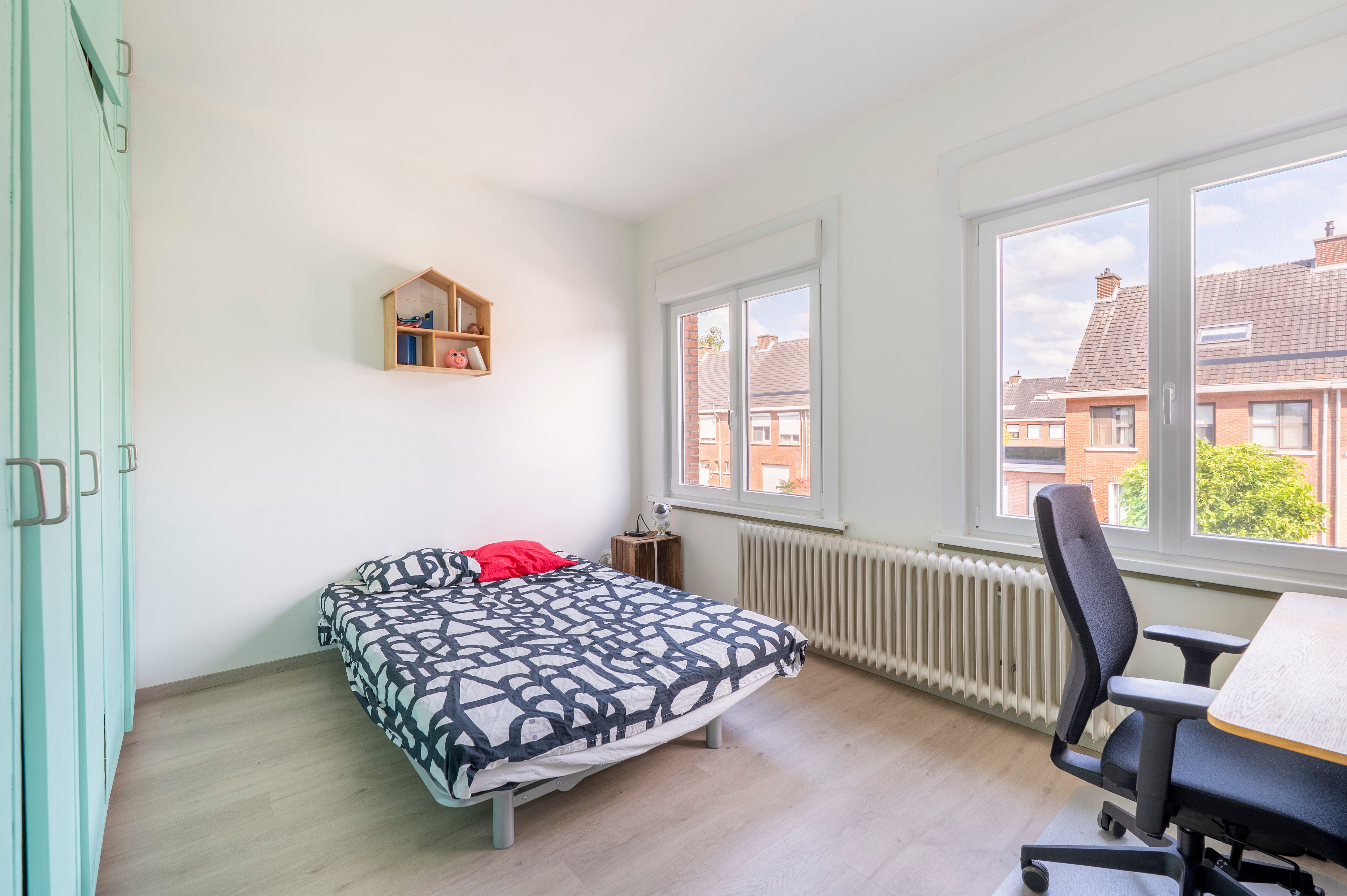 Instapklare gezinswoning met tuin en achteringang op centrale locatie in Ekeren! foto 21
