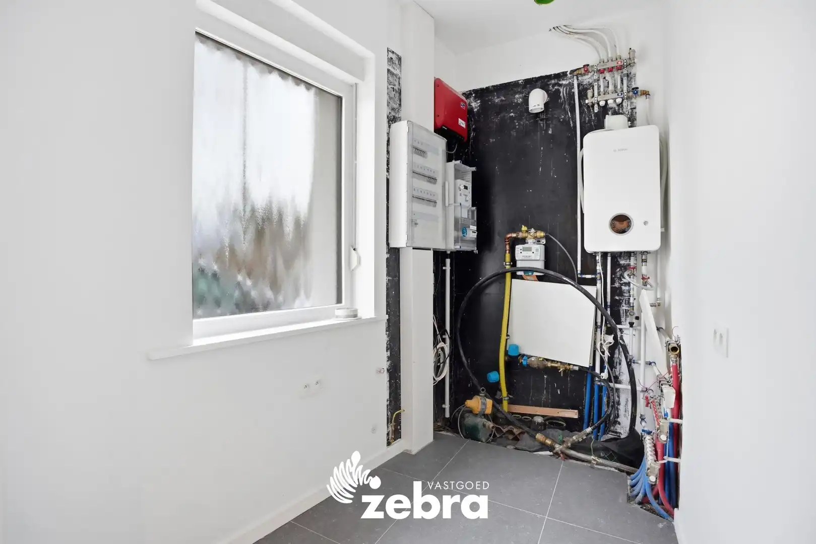 Gerenoveerde halfopen bebouwing in hartje Rumbeke! foto 9