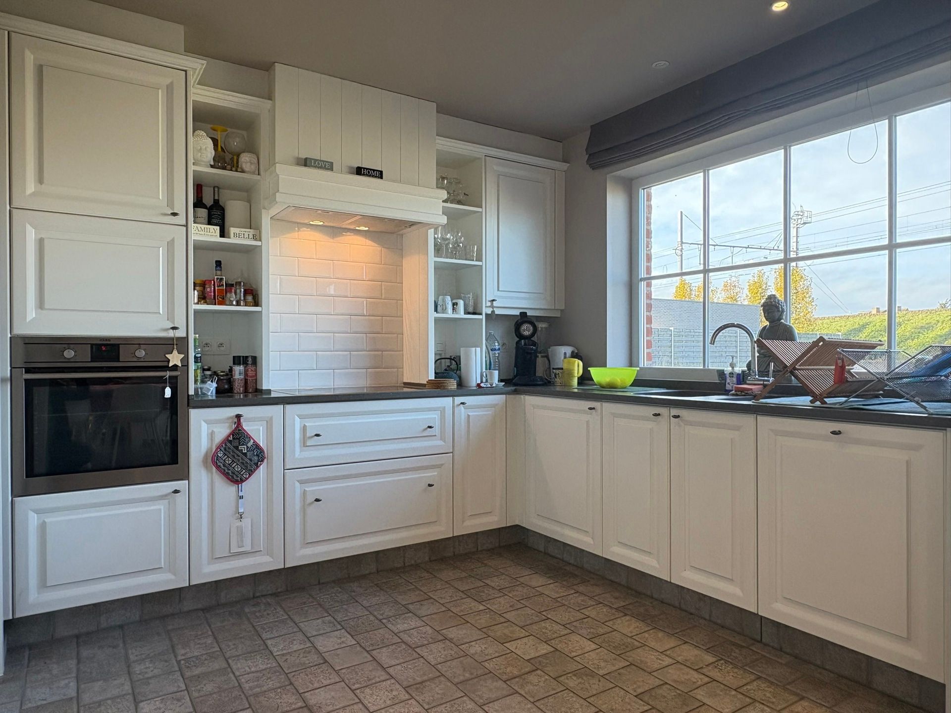 Volledig ingerichte nieuwbouwwoning foto 4