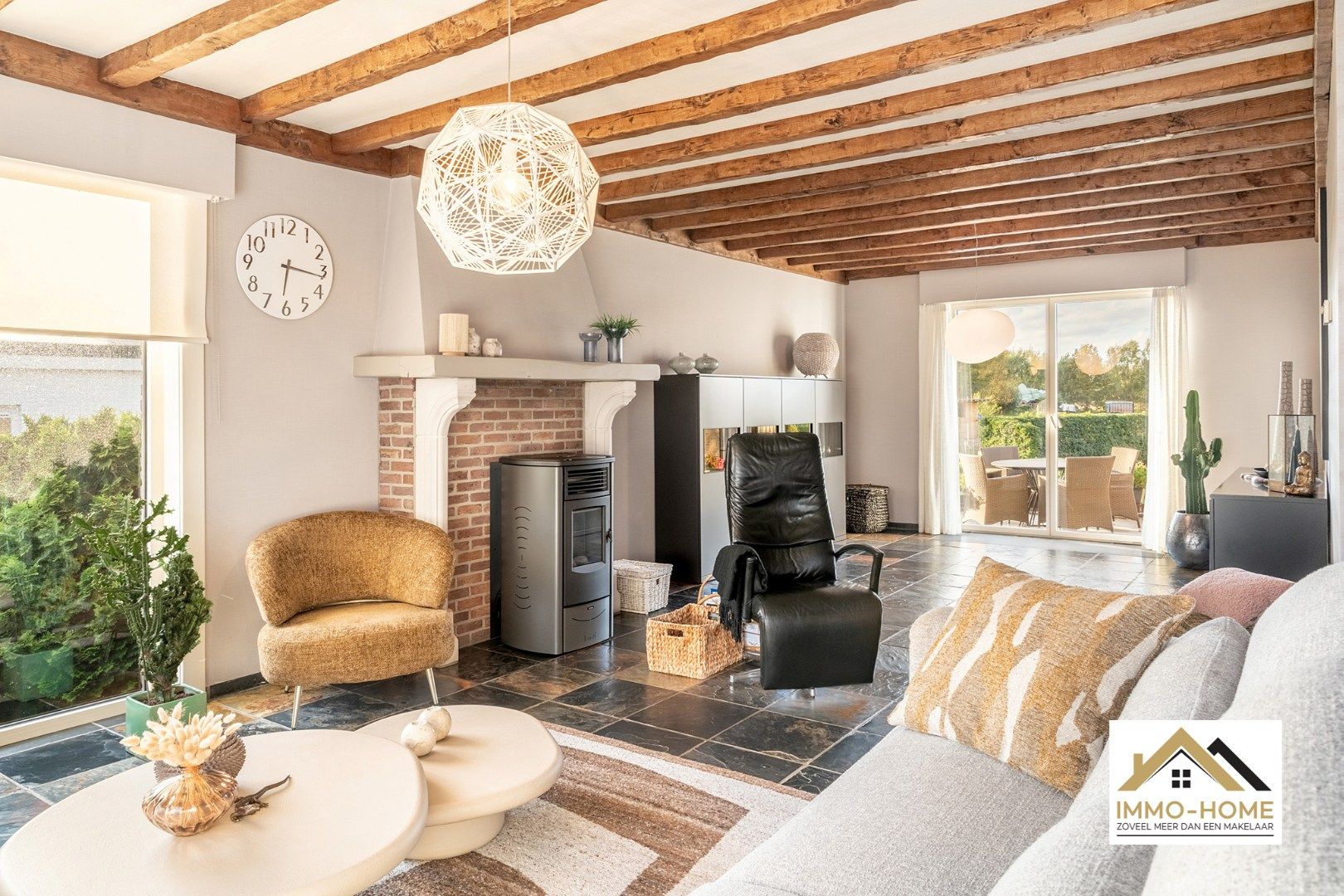 Vrijstaande woning met ruime tuin en open zicht!  foto 2