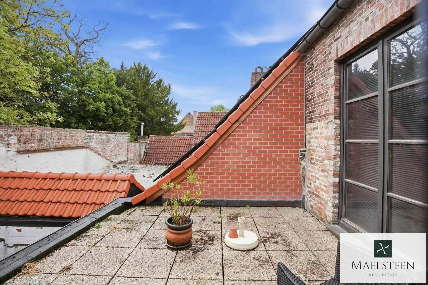 Op te frissen woning in het hart van Brugge centrum foto 14