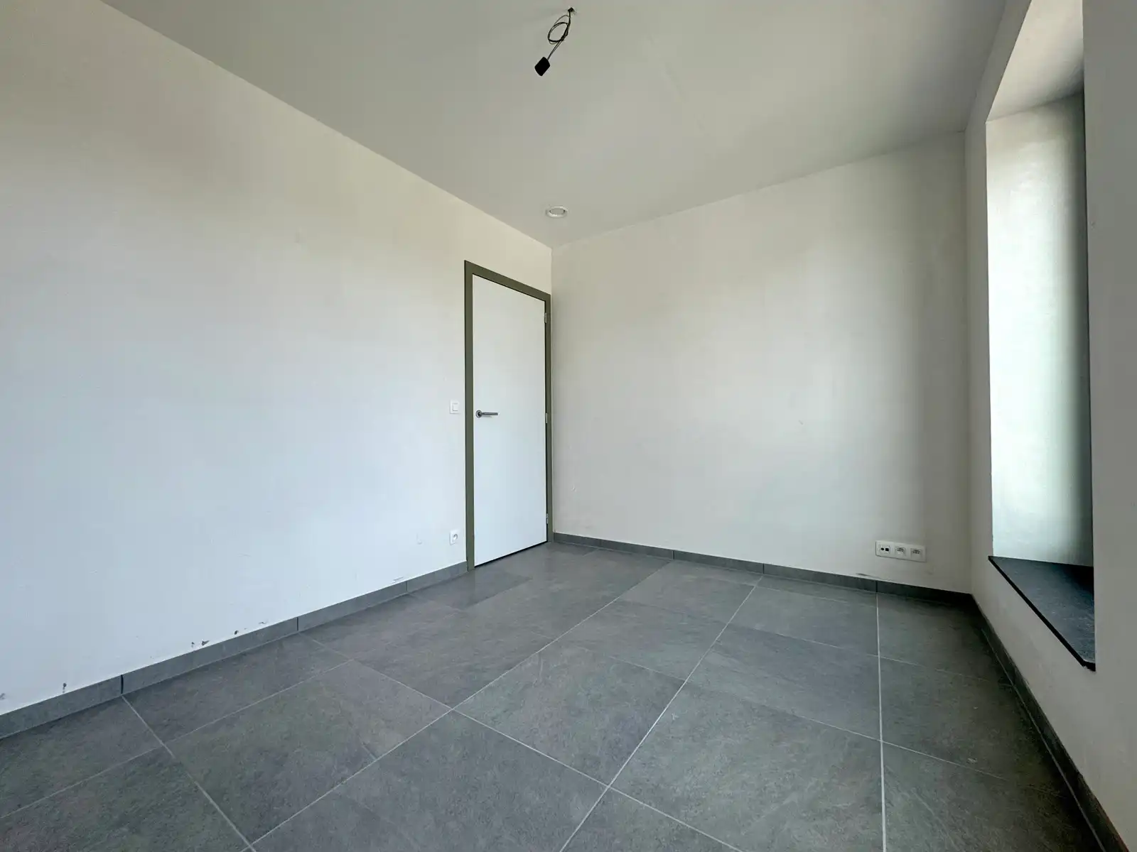 Prachtig nieuwbouw appartement inclusief twee staanplaatsen foto 13