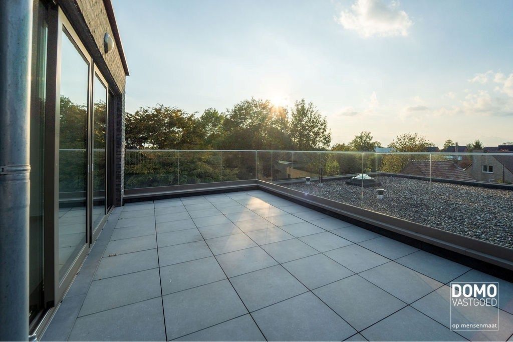 LUXE PENTHOUSE APPARTEMENT MET 2 TERASSEN, LIFT EN ONDERGRONDSE AUTOSTANDPLAATS IN HASSELT. foto 9