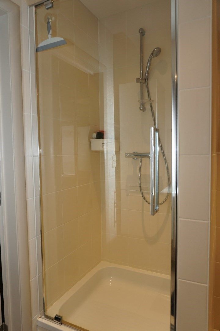 RUIM GEMEUBELD APPARTEMENT MET 1 SLAAPKAMER foto 11