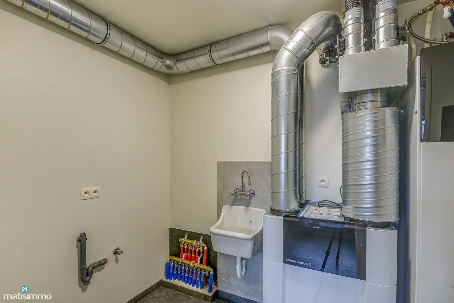 RUIM NIEUWBOUW APPARTEMENT MET 2 SLAAPKAMERS, OVERDEKT TERRAS, GARAGE, AUTOSTAANPLAATS EN KELDERBERGING TE BEVERST foto 12