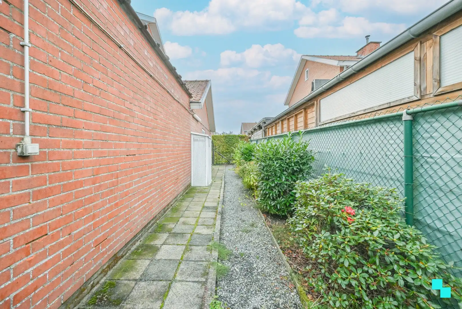 Halfopen woning in doodlopende straat te Sint-Eloois-Winkel foto 20