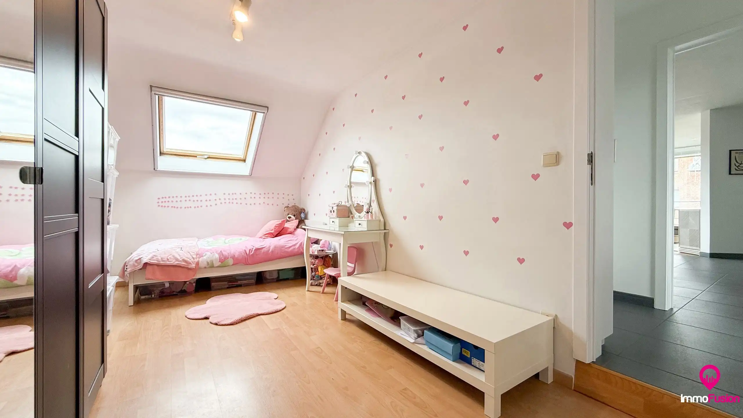 Ruim appartement met 4 slaapkamers en parking in Tuilt! foto 26