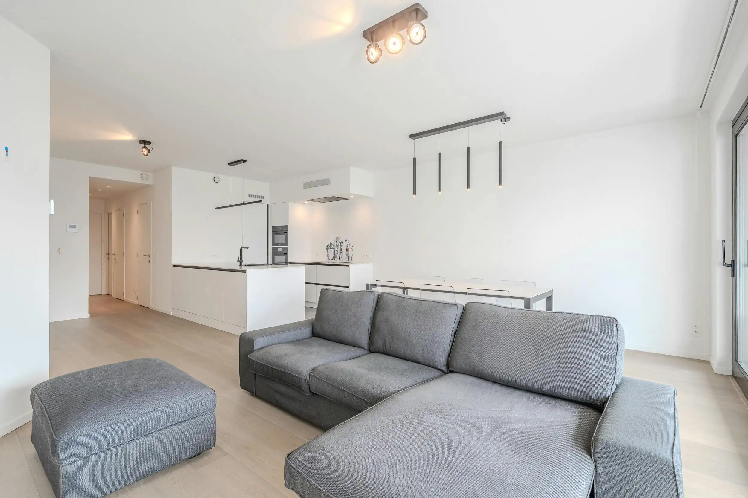 Recent appartement met twee slaapkamers en ruime terrassen foto 9