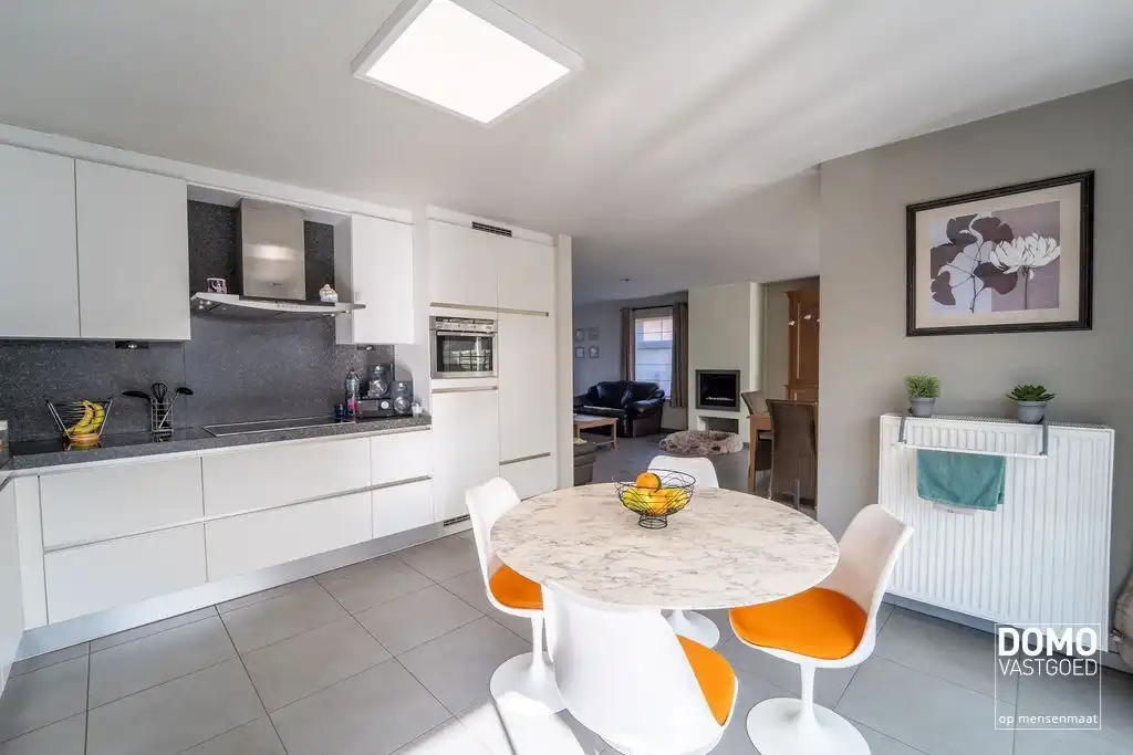 Ruime villa met paardenaccommodatie en wedstrijdstal gelegen te Herk-de-Stad - EPC-label: B - Bewoonbare vloeroppervlakte: 296m² foto 9