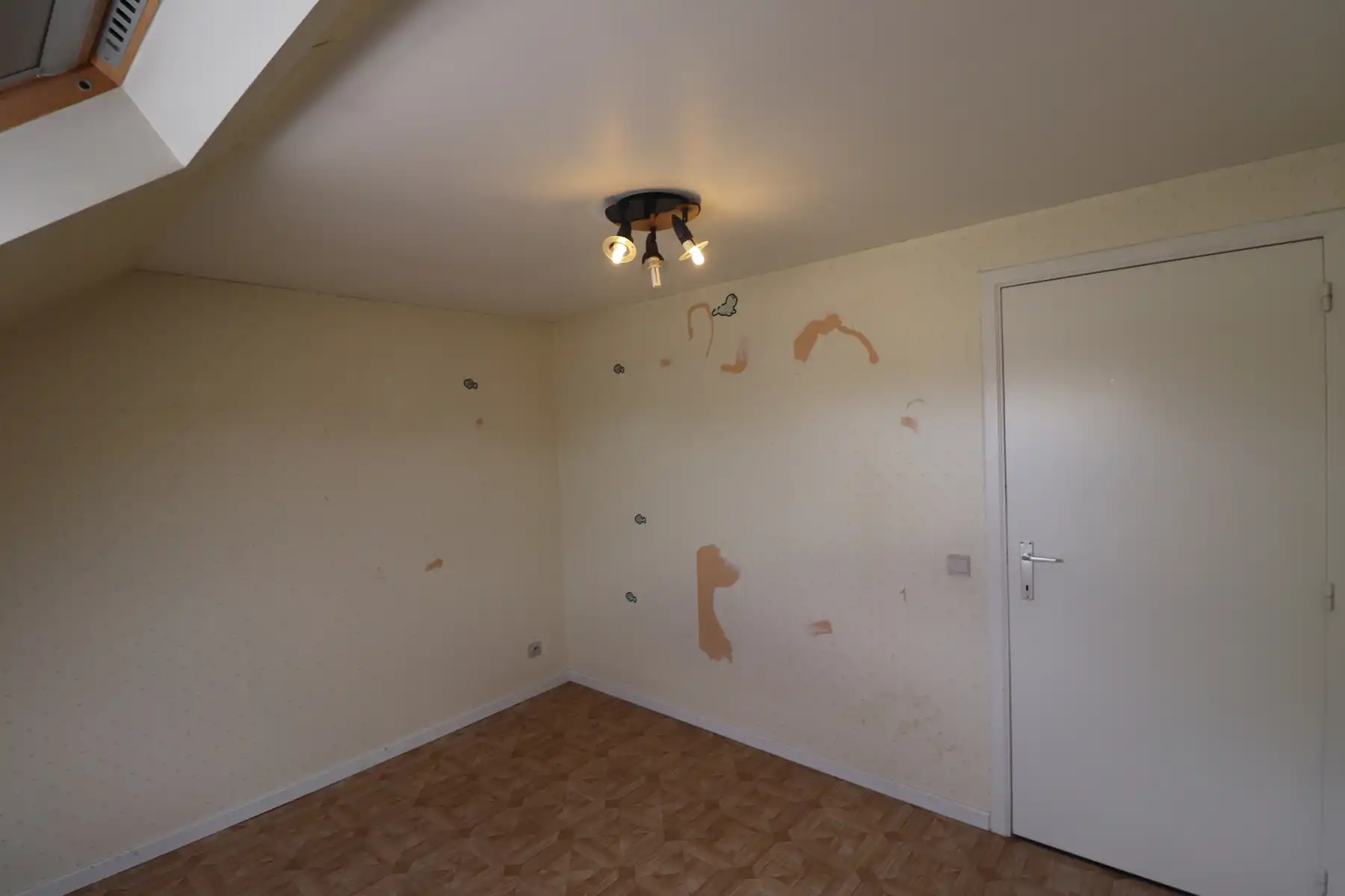 Woning met 4 slaapkamers, terras met tuin en garage. foto 13