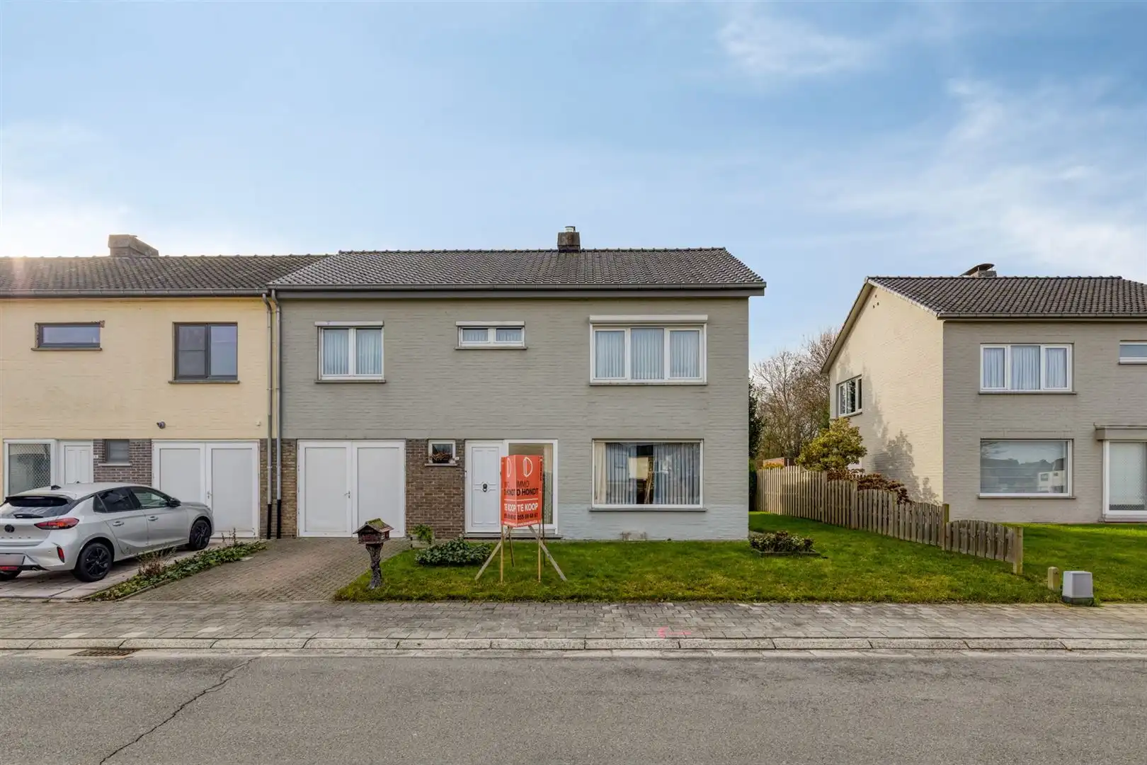 Ruime statige woning in een rustige buurt foto {{pictureIndex}}