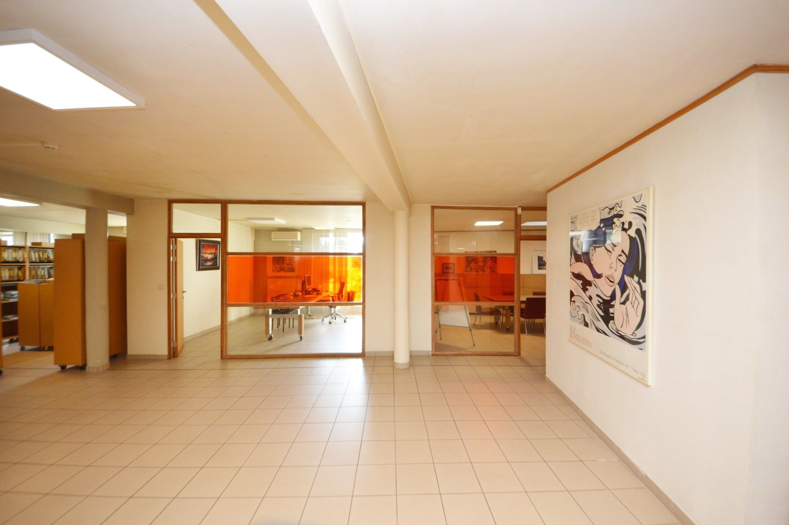 MULTIFUNCTIONELE RUIMTE 400 M2 MET PRIVE PARKING foto {{pictureIndex}}