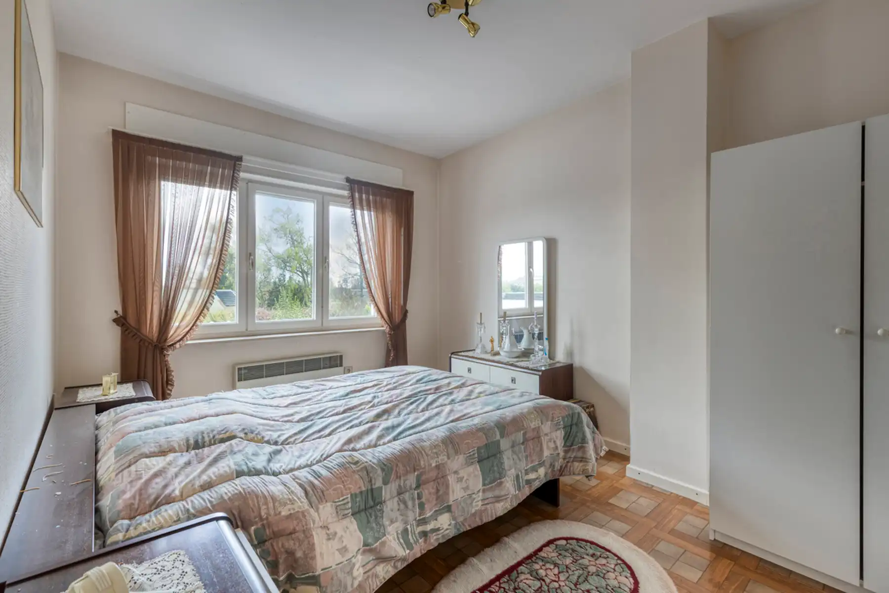 Leemans Immobiliën biedt u deze solide en ruime woning aan op een uitstekende en centrale ligging in Denderleeuw. foto 15