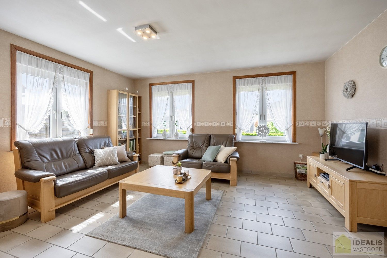 KNAPPE EN INSTAPKLARE WONING MET 4 SLAAPKAMERS, INPANDIGE ÉN VRIJSTAANDE GARAGE, HEERLIJK TERRAS OMGEVEN DOOR EEN PRACHTIGE TUIN foto 8