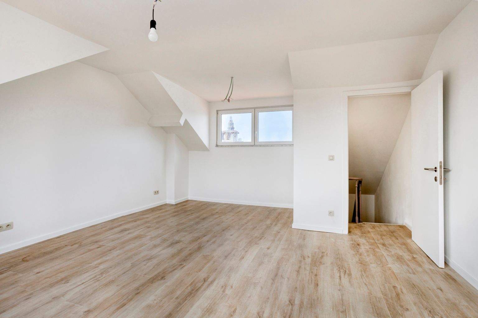 Volledig gerenoveerde gesloten bebouwing te Drogenbos foto 18