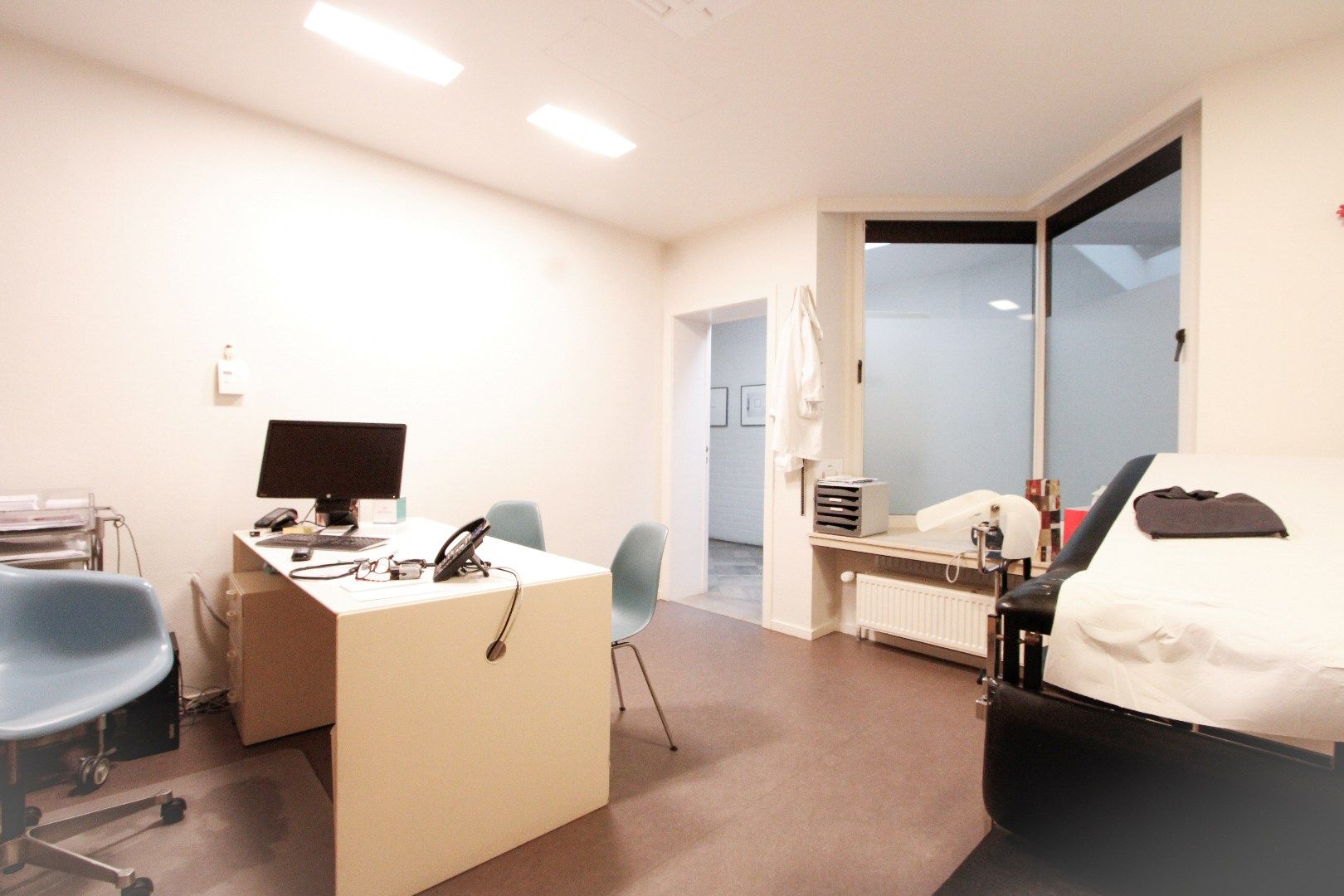 TE HUUR: Instapklaar handelspand  Dumortierlaan 20 foto 3