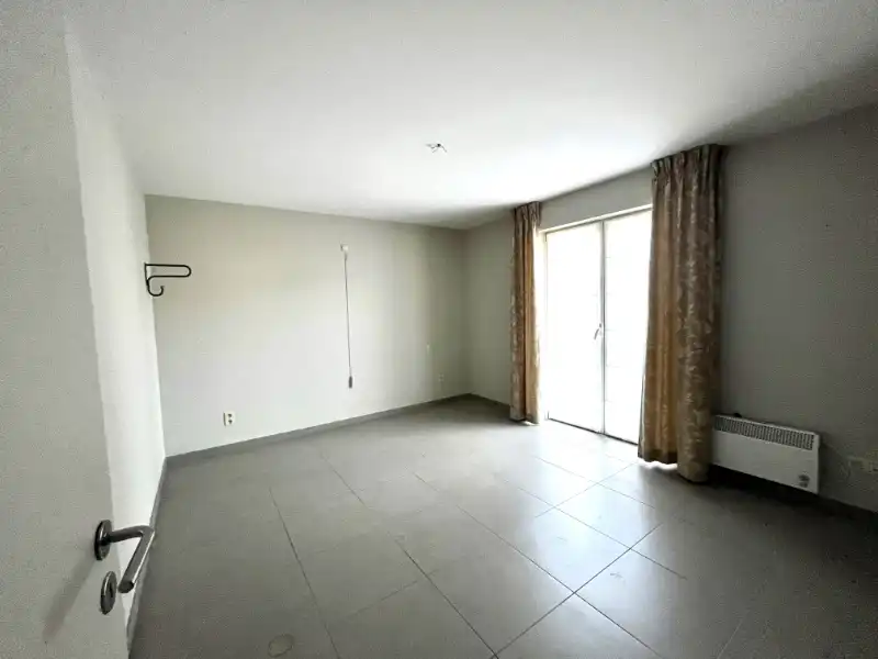Vernieuwd 2-slaapkamer appartement, met staanplaats en kelderberging foto 11