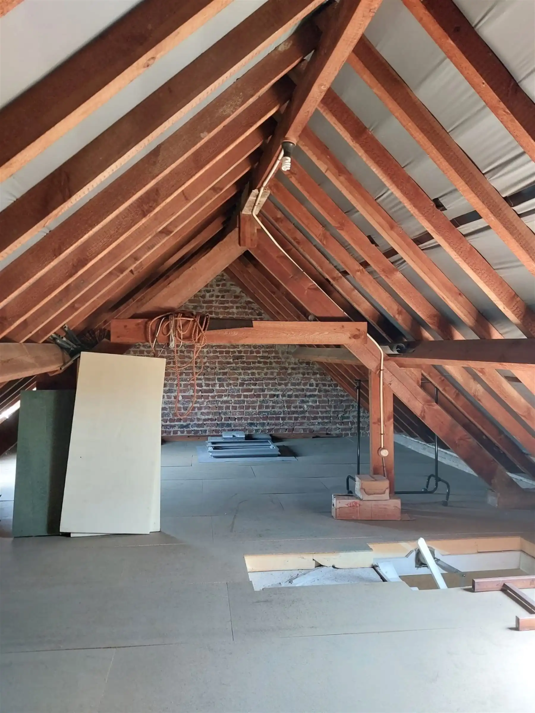 SUPER GELEGEN RIJWONING MET GARAGE  foto 14