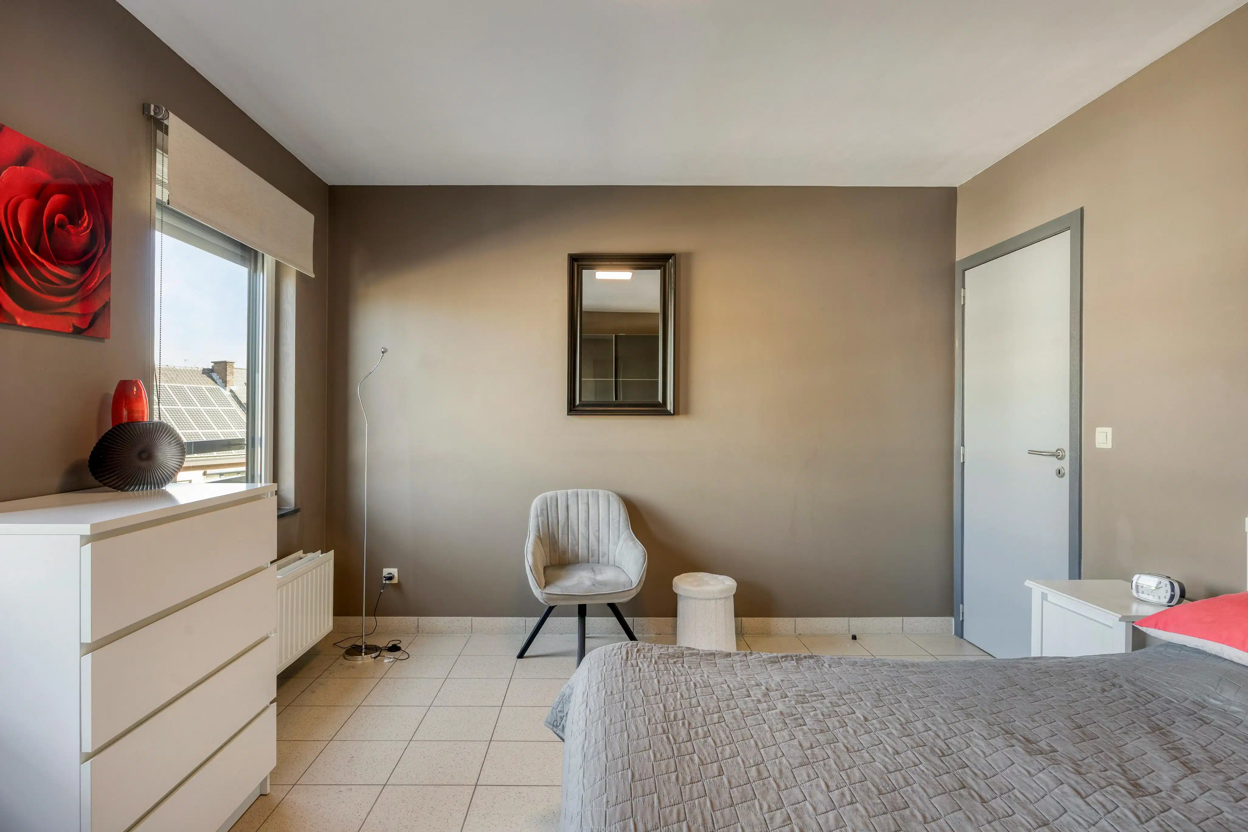 Goed onderhouden, ruim appartement te koop in centrum Maaseik foto 12