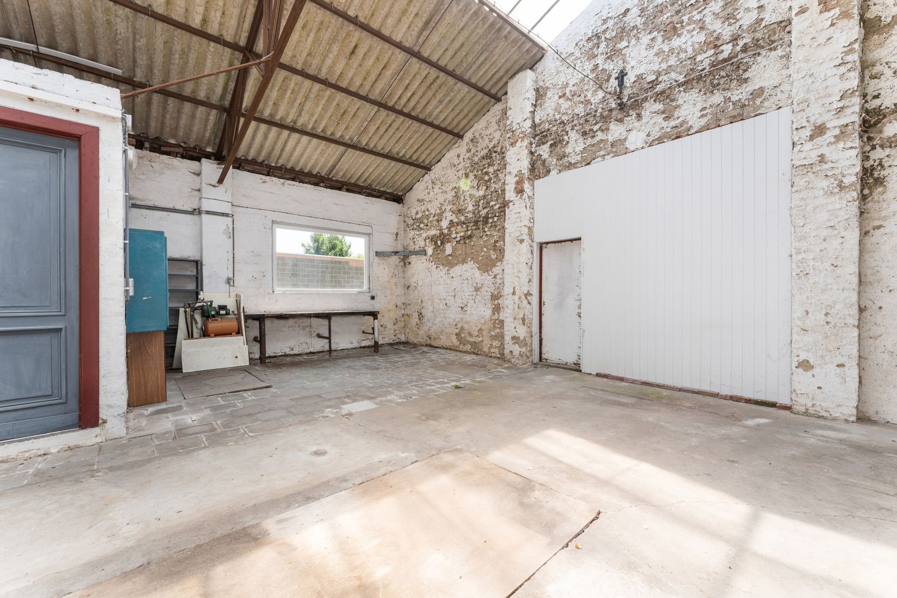 Statige woning met ruime loods foto 20