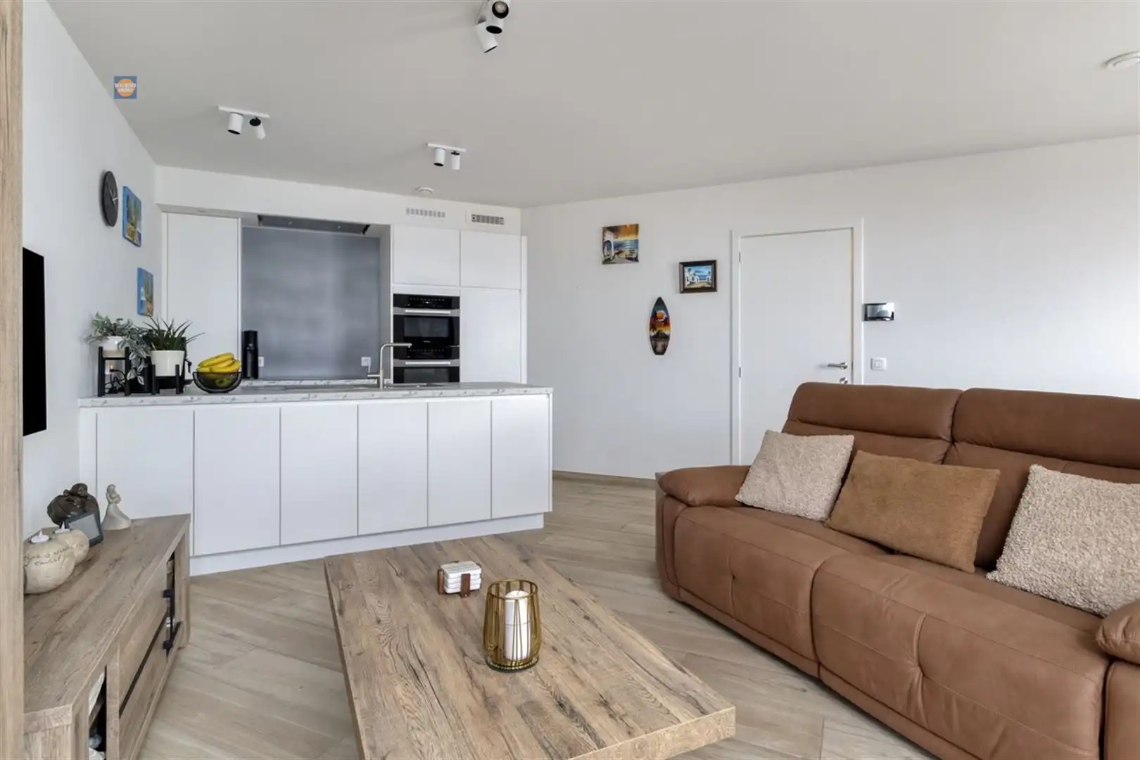Modern en instapklaar appartement met 2 slaapkamers op absolute topligging foto 3