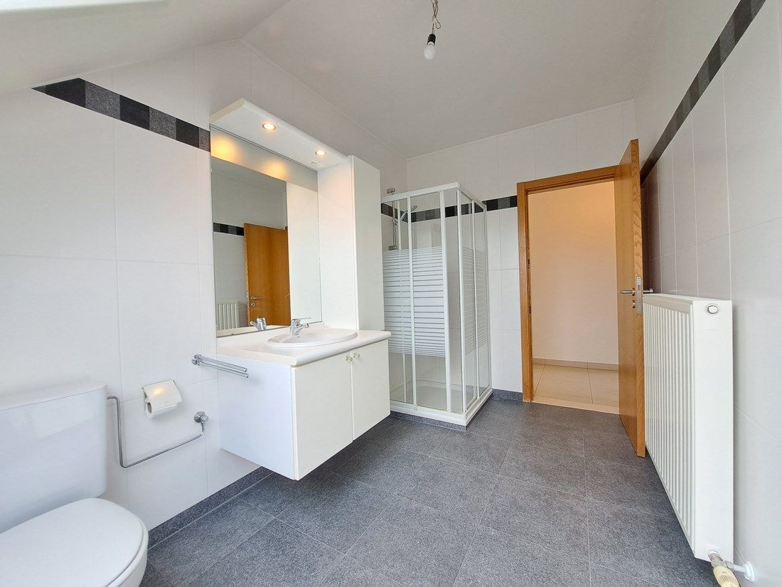 Stijlvol duplex appartement te Kermt foto 8