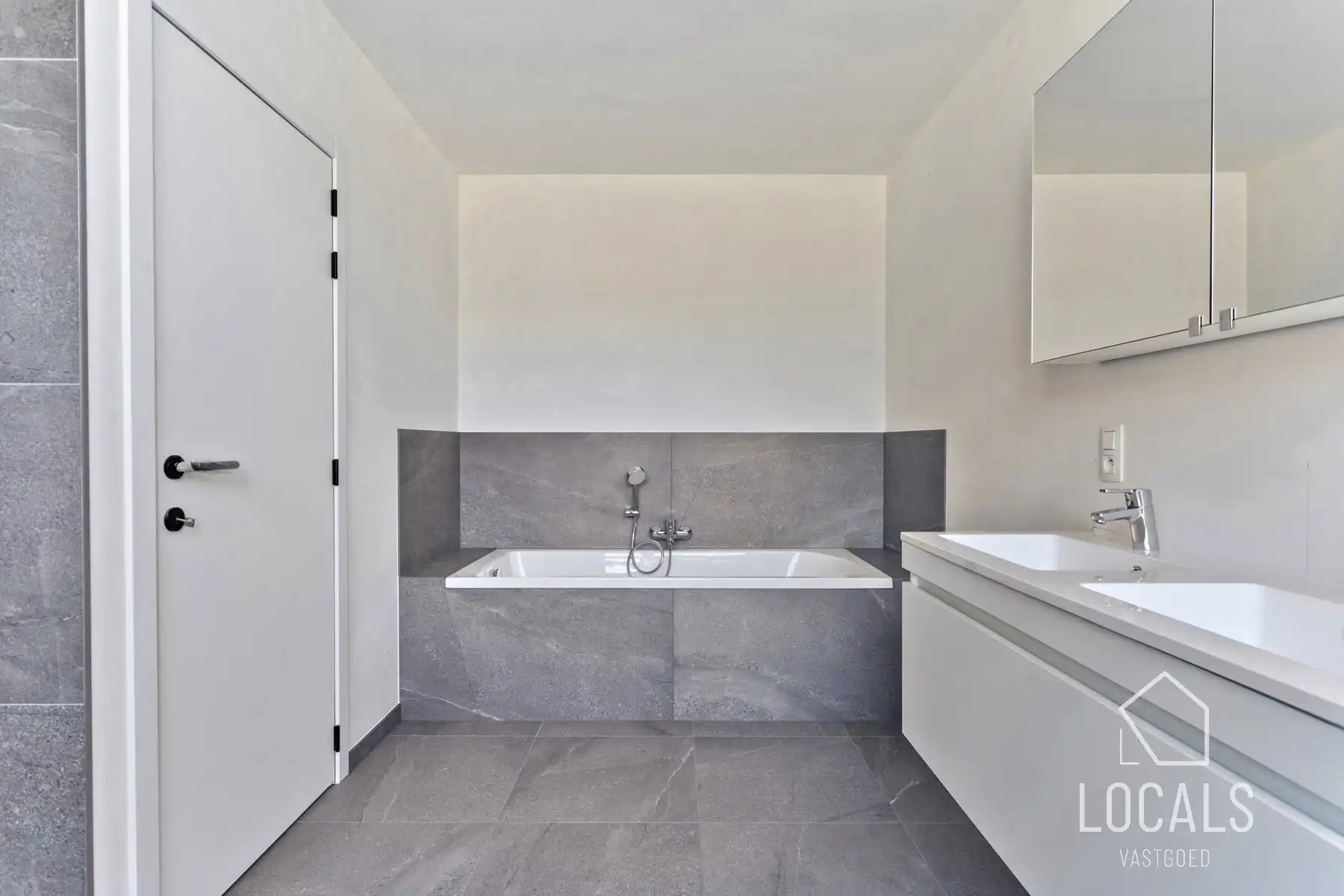 Ruime HOB met garage, tuin & 3 slaapkamers op toplocatie! foto 14