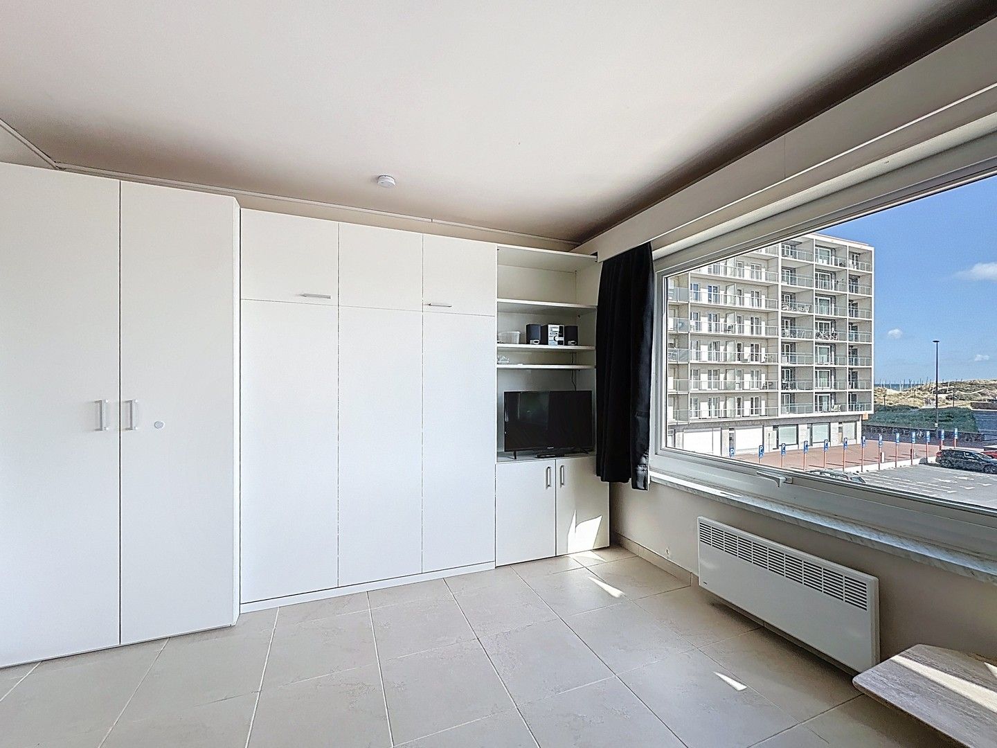 Volledig vernieuwde studio nabij de dijk, het strand en de zee. foto 8