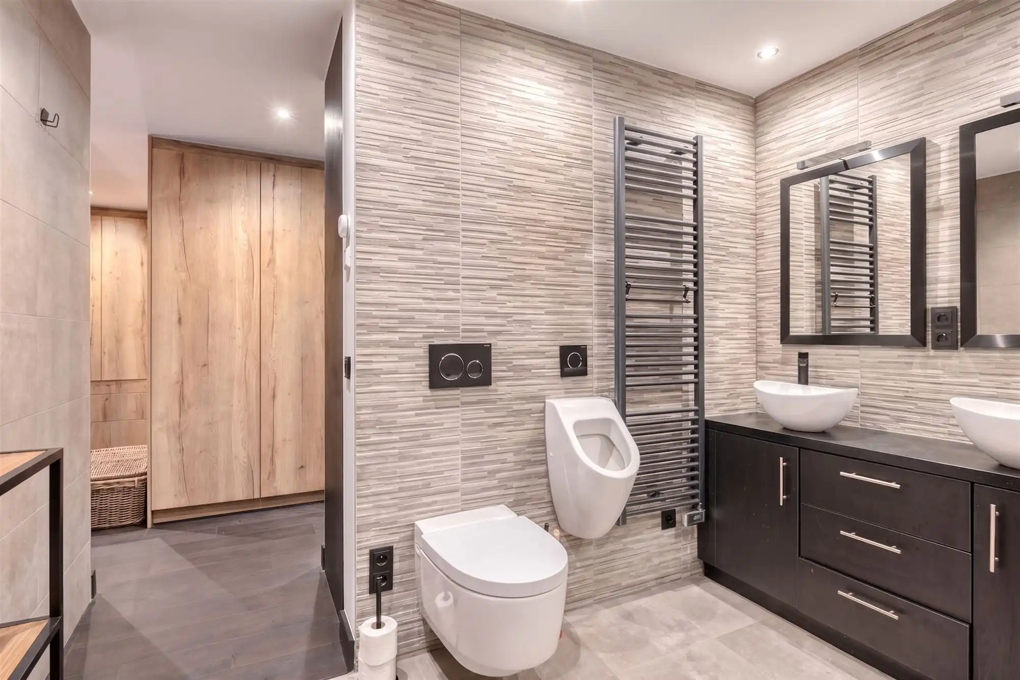 Knappe duo-villa op 8.843 m² in villawijk aan NL-grens. foto 35