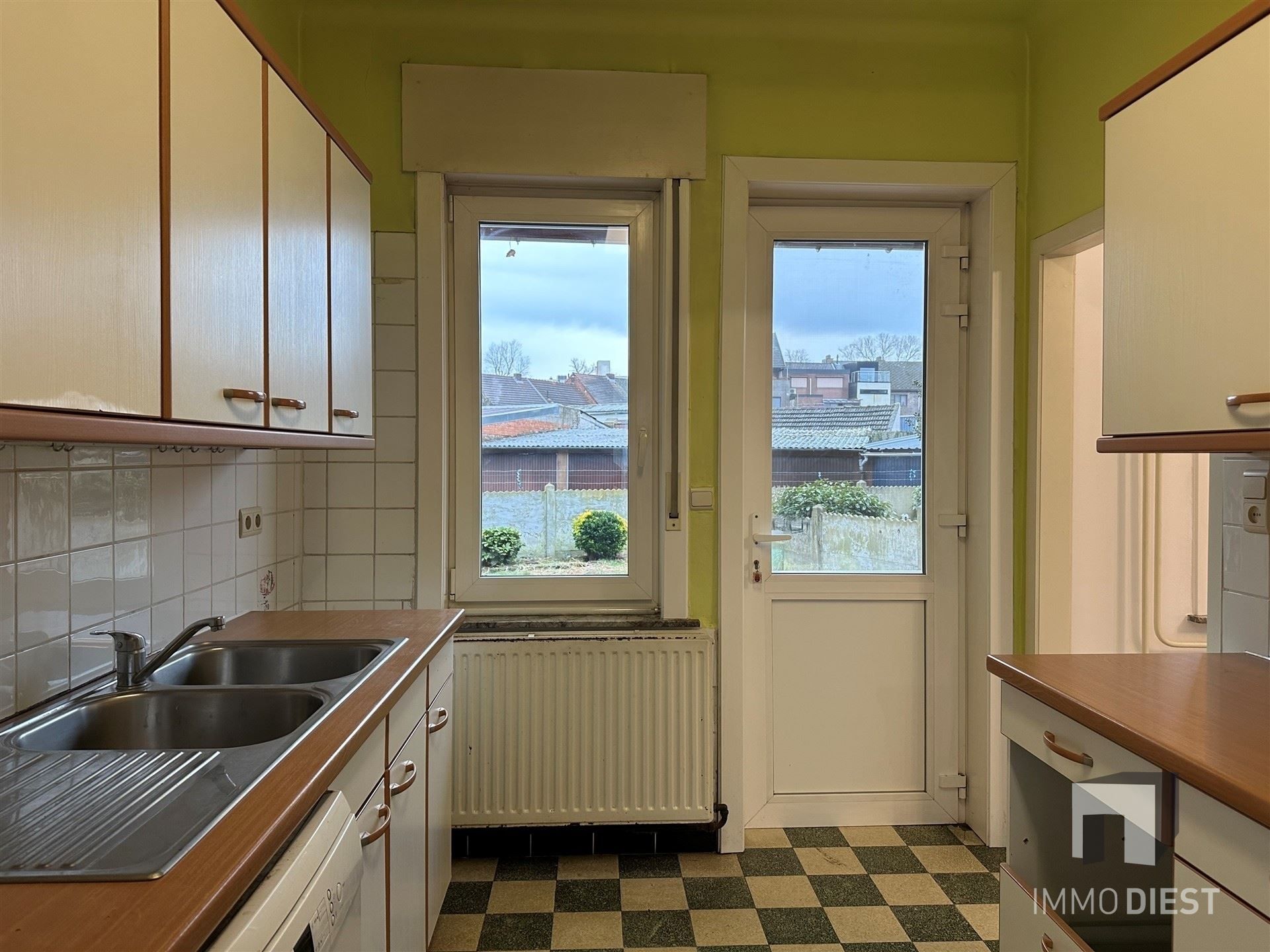 Op te frissen stadswoning met 3 ruime slaapkamers, bureau of dressing foto 5