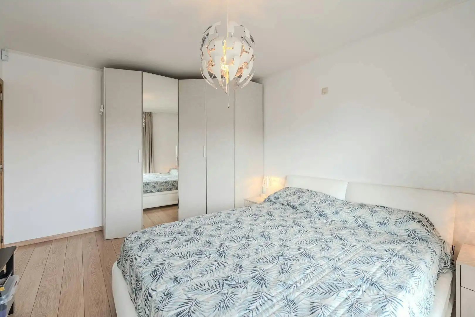 Instapklaar 2-slaapkamerappartement met terras in Oostende foto 9