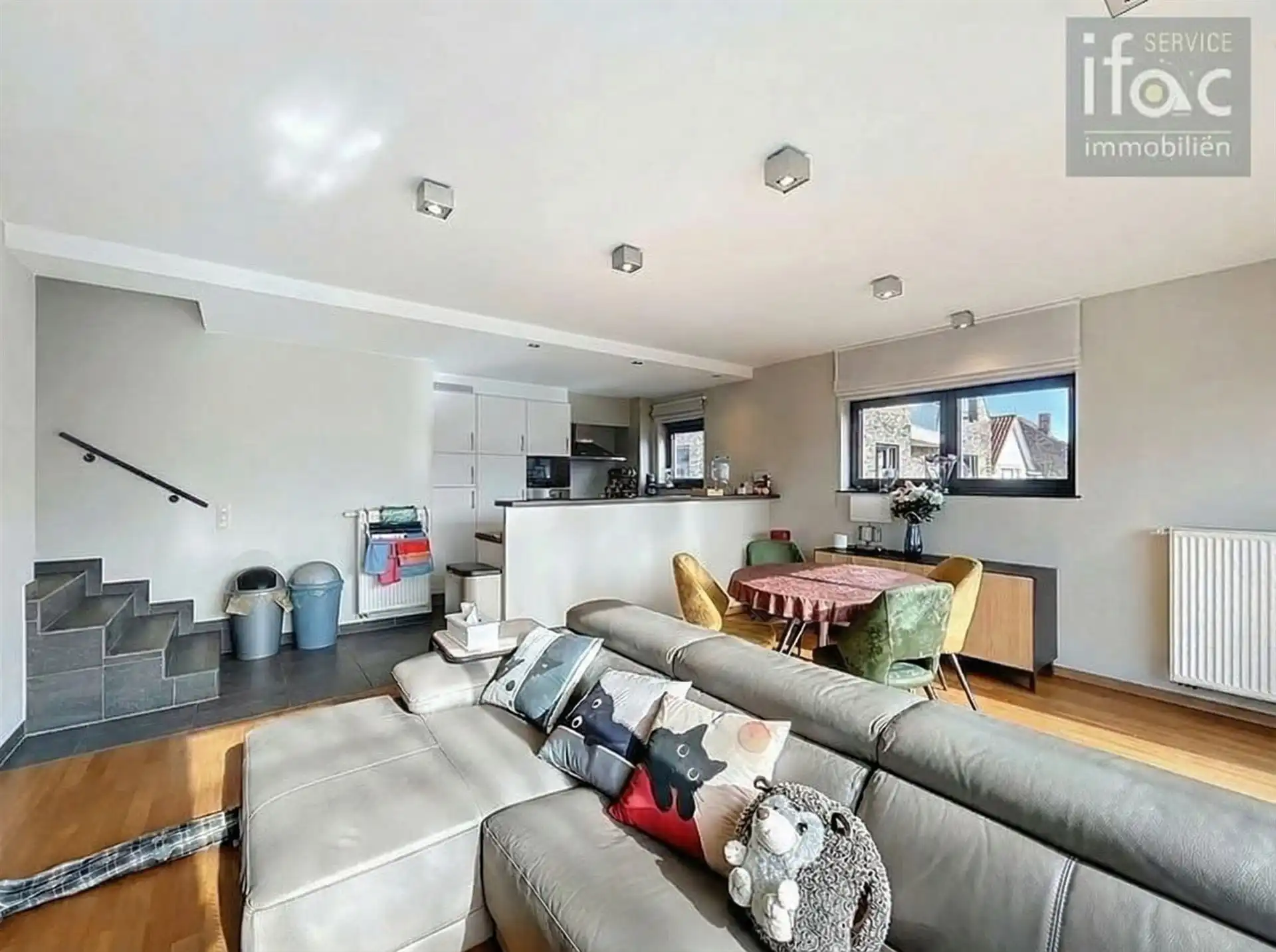 Modern duplexappartement met garage en extra staanplaats foto 3