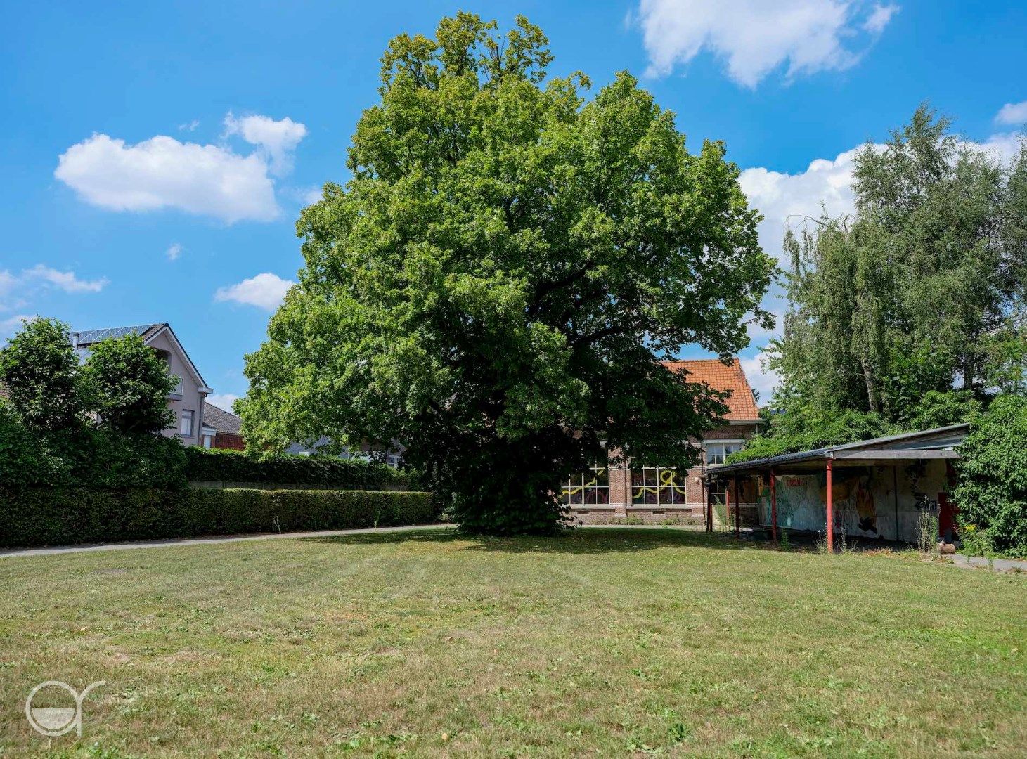 Oude school en jeugdaccomodatie te Bellem foto 3