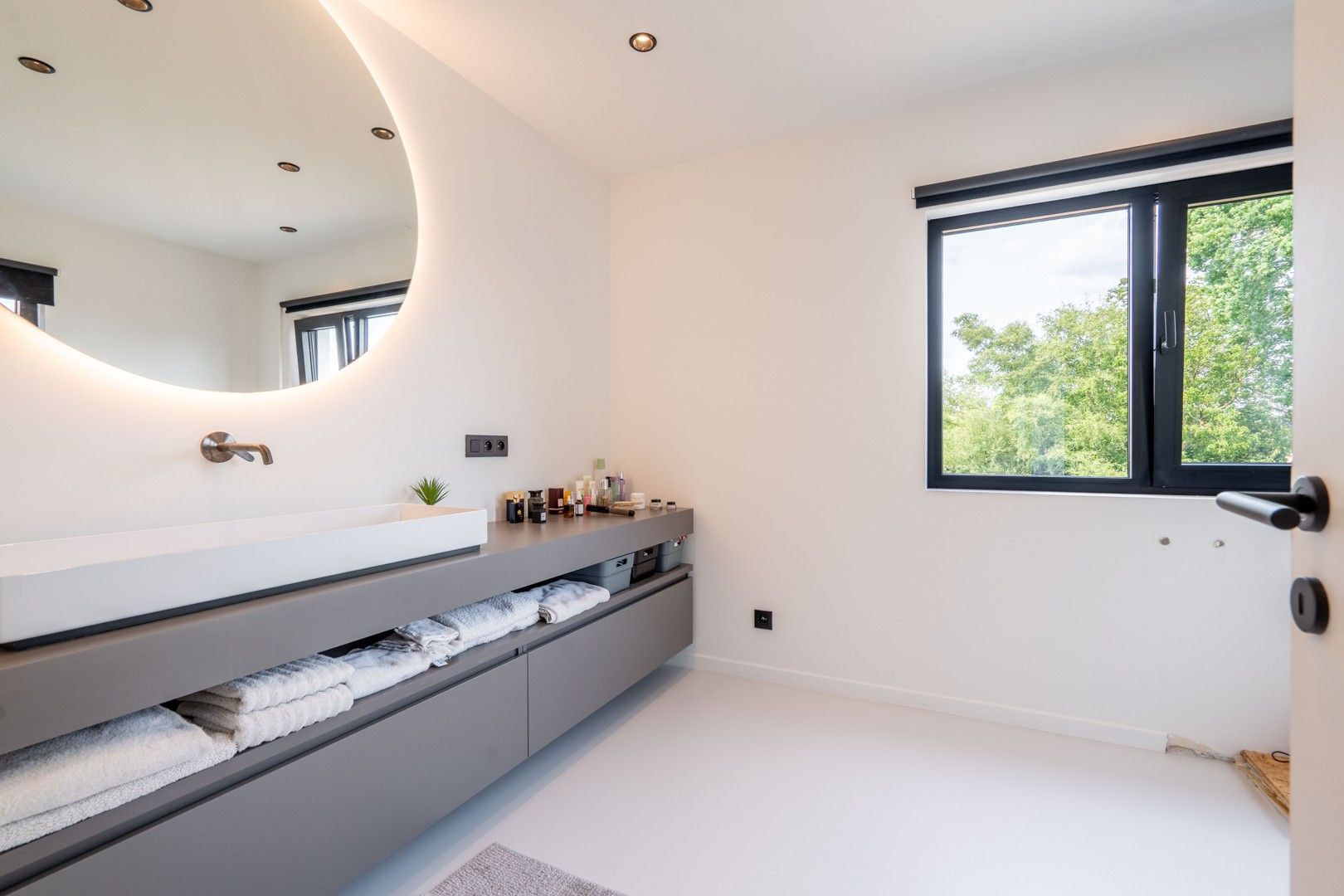 Instapklare woning met 3 slpkmrs op een perceel van 890m²! foto 24