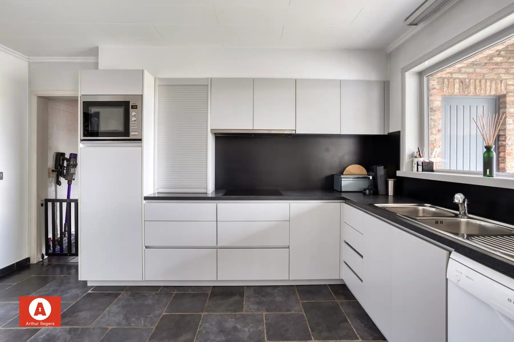 !!! IN OPTIE !!! Instapklare open bebouwing met garage op centrale ligging foto 12